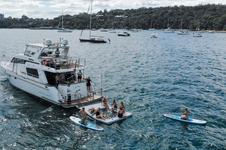 Sydney : croisière privée de 4 heures en yacht de luxe dans la baie et baignade
