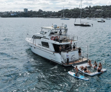 Sydney: Private 4-Hour Luxury Harbour Yacht Cruise and Swim