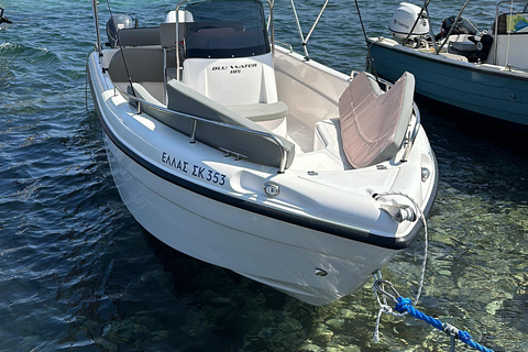 Agios Sostis harbour: Rent your own boat!