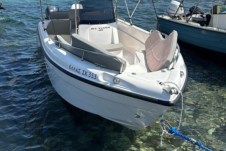Agios Sostis harbour: Rent your own boat!