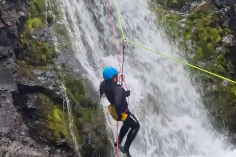 Vatnajökull: Przygoda canyoningowa z strażnikami lodu