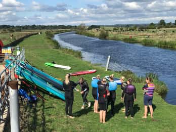 Camber: Stand-up paddleboarding på elvetur