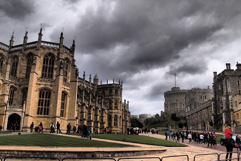 Windsor Castle Hampton Court palace Private Tour with Ticket