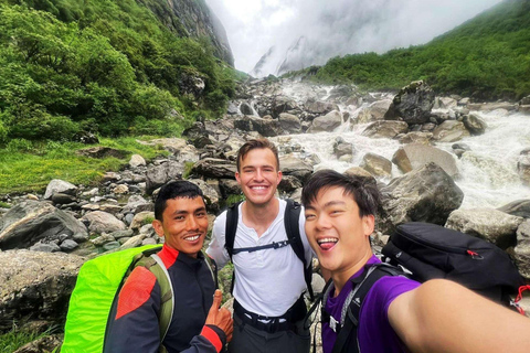 Pkr/Katmandou : Trek de 5 jours au camp de base de l'Annapurna et aux sources chaudesAu départ de Katmandou : trek ABC de 5 jours avec billets d'avion aller simple