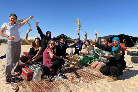 Es Sabra: cena beduina nel campo del Sahara tunisinoEs Sabra: cena beduina nel Sahara tunisino