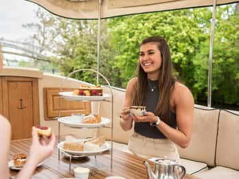 Oxford: Sightseeing River Cruise with Afternoon Tea