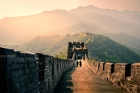 Beijing: Mutianyu Great Wall Tour with Photographer 1-Hour Follow Shoot+15 Retouched Photos