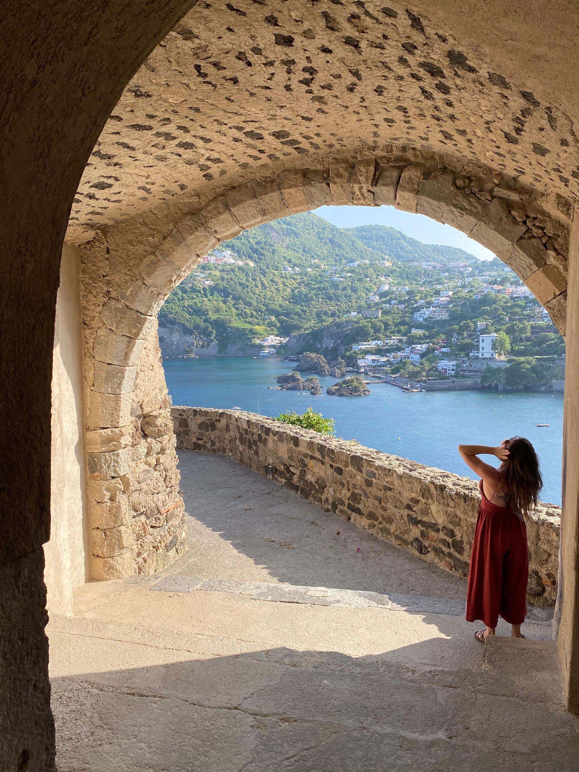 Ab Neapel: Private Tour zur Insel Ischia mit Mittagessen am Meer