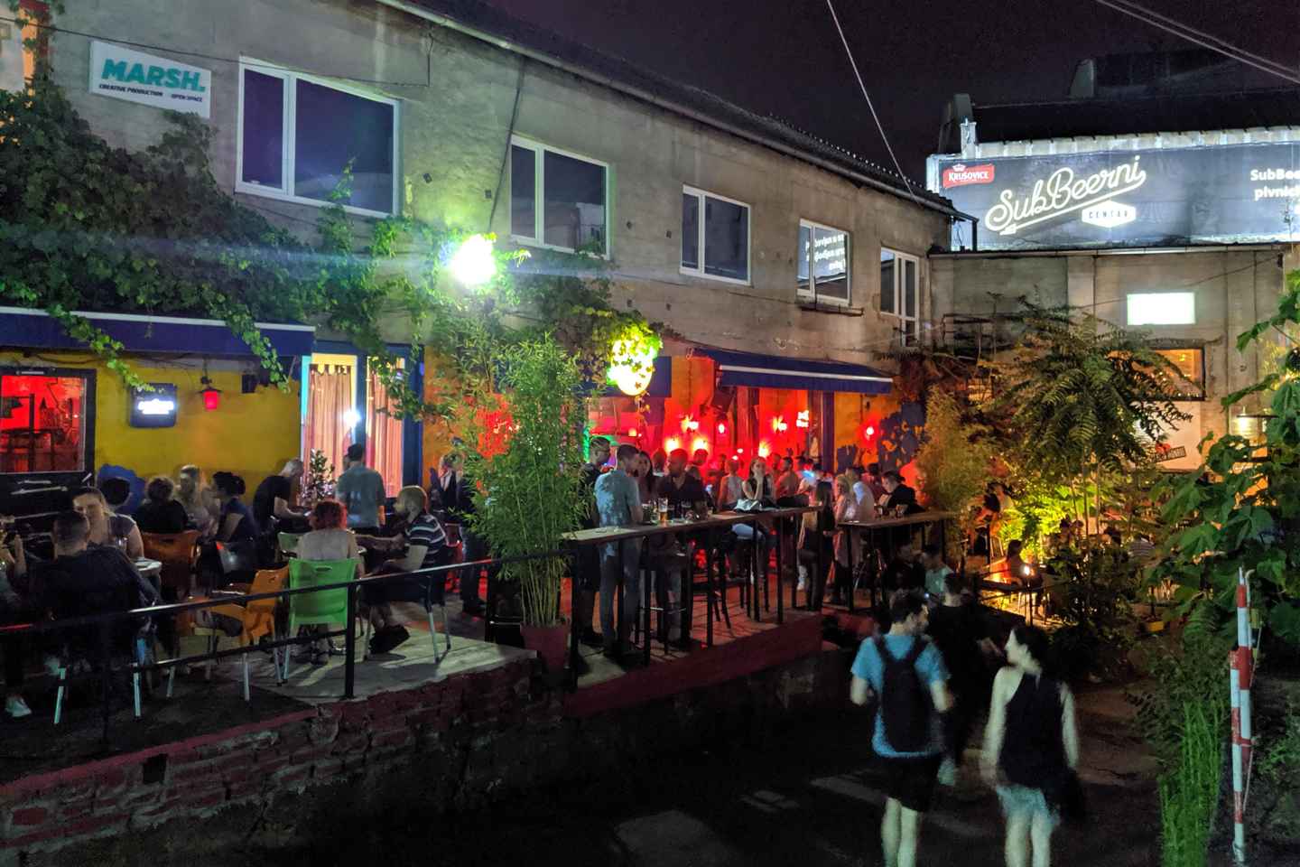 El mundo de los pubs y tabernas: Una Milla Dorada