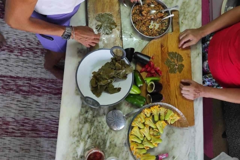Dégustation d'olives et déjeuner rustique dans une maison de campagneDégustation d'olives et déjeuner rustique à Village House