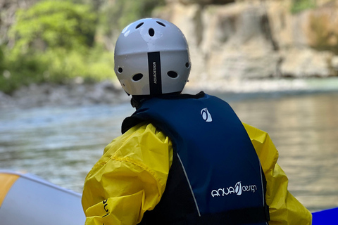 Çorovoda: Passeio de tubulação pelo rio Osumi Canyon com almoço de piquenique