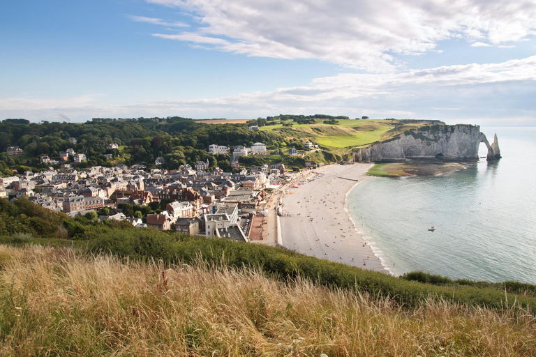 Étretat Cliffs & Rouen Christmas Magic – Exclusive Day Tour Comfort Sedan ( 1-3 Guests)
