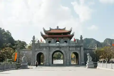 From Hanoi: Hoa Lu, Tam Coc, and Mua Cave Day Trip