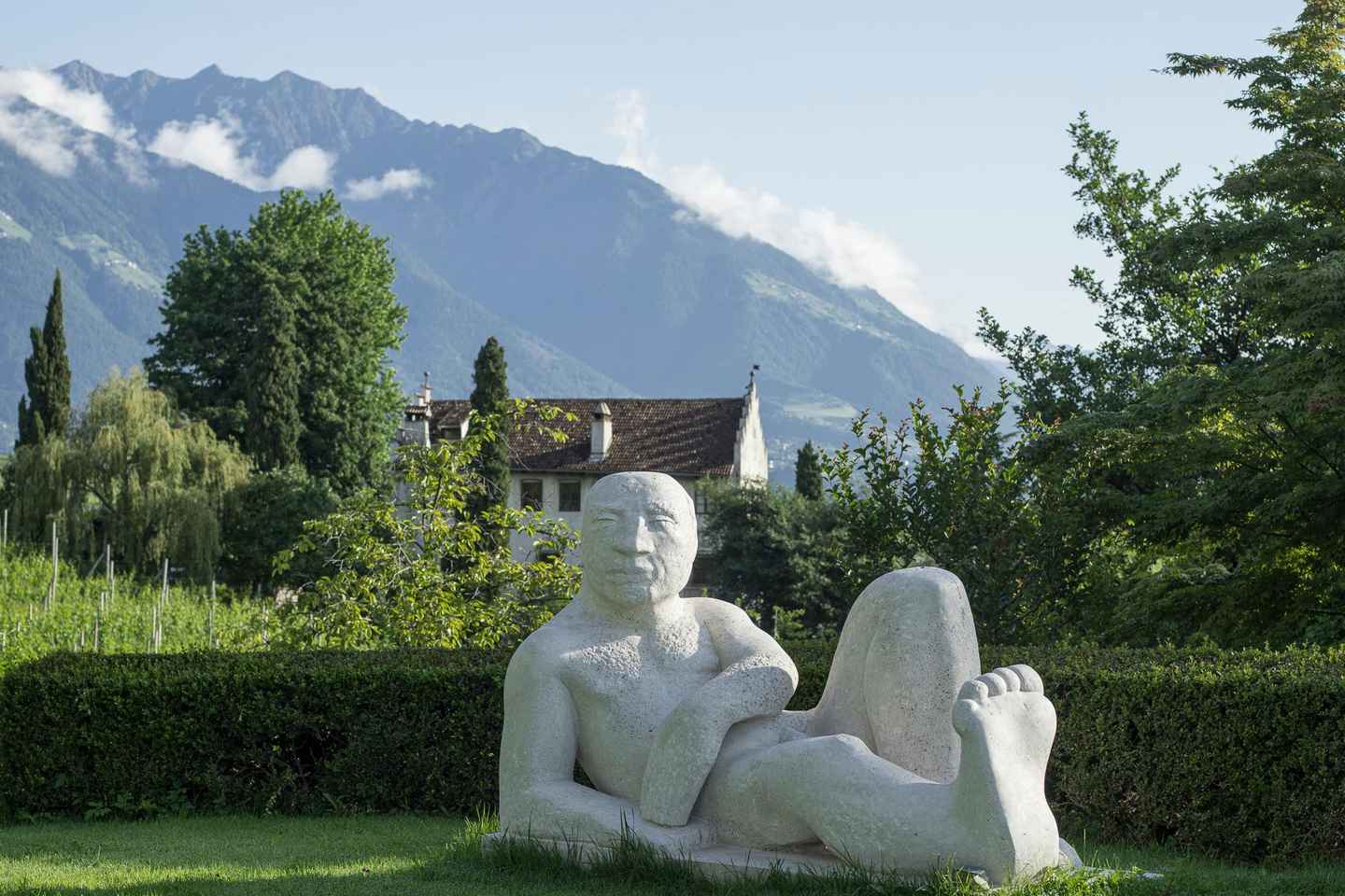 Tscherms: ingresso al giardino delle sculture d'arte del Kränzelhof