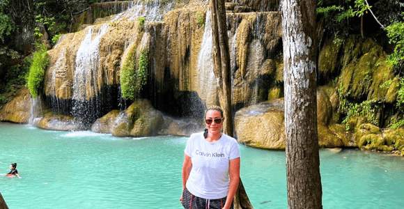 Schwimmender Markt und Eisenbahnmarkt mit Wasserfall-Option: Privat