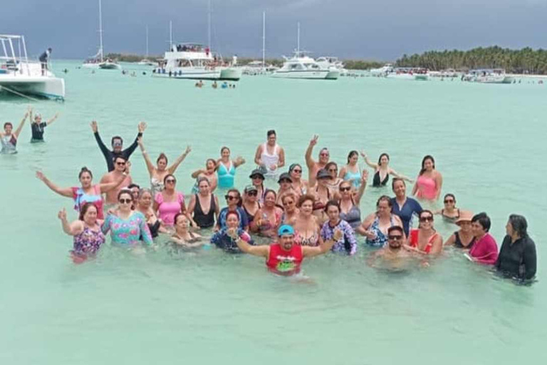 Punta Cana: Saona Island Tour with Lunch and Drinks