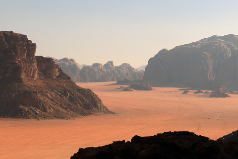 Wadi Rum: 2-Hour Jeep Tour with Local Guide