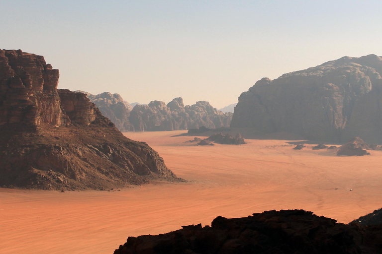 Wadi Rum: 2-Hour Jeep Tour with Local Guide