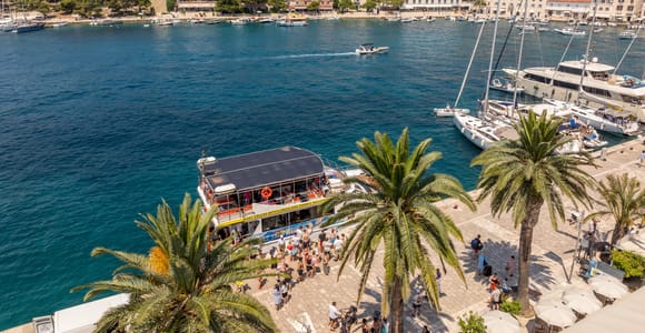 Split/Trogir: Hvar, Brač und Pakleni Kreuzfahrt mit Mittagessen & Getränken