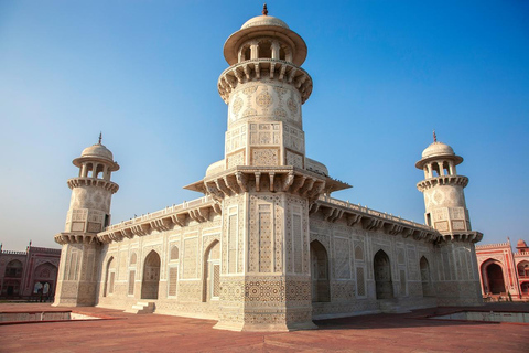 من دلهي: تاج محل، تاج محل الصغير، حصن أغرا مع مرشدة أنثىمع سيارة خاصة وسائق ومرشدة وتذاكر دخول