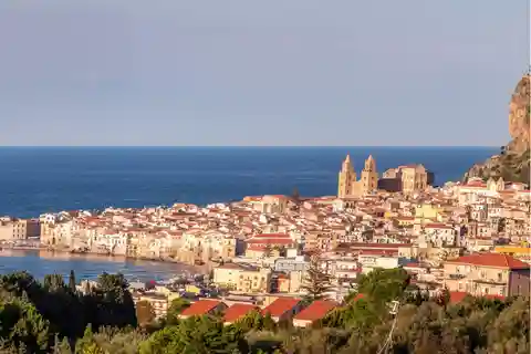 Da Taormina a Palermo: sosta a Cefalù