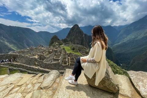 Depuis Cuzco : excursion d'une journée en groupe au Machu PicchuExcursion au Machu Picchu avec train Vistadome et circuit 4-5