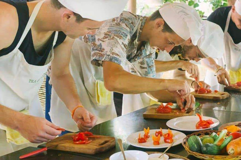 Hoi An : Clase de cocina con tour en barco y paseo por el mercado