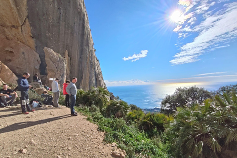 贝尔尼亚山脉环线：穿越 Forat 隧道的导览徒步提供接送服务