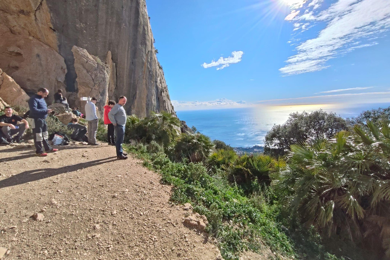 贝尔尼亚山脉环线：穿越 Forat 隧道的导览徒步提供接送服务