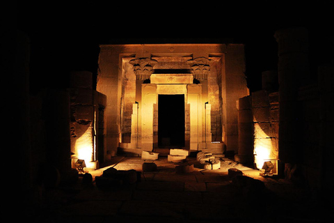 Spectacle son et lumière du temple de Philae à Assouan