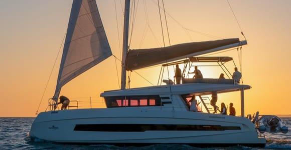 Albufeira: Premium Sunset Sailing Experience