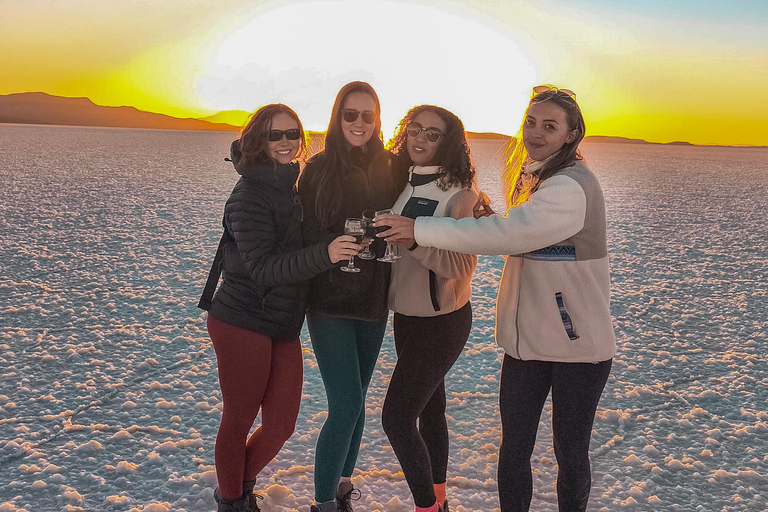 3-Day Uyuni Expedition to San Pedro de Atacama Tour with Spanish-speaking driver