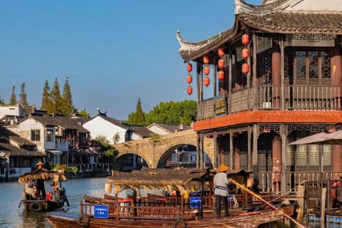 Shanghai: Private Zhujiajiao Tour • Boat, Tea & Live Pingtan