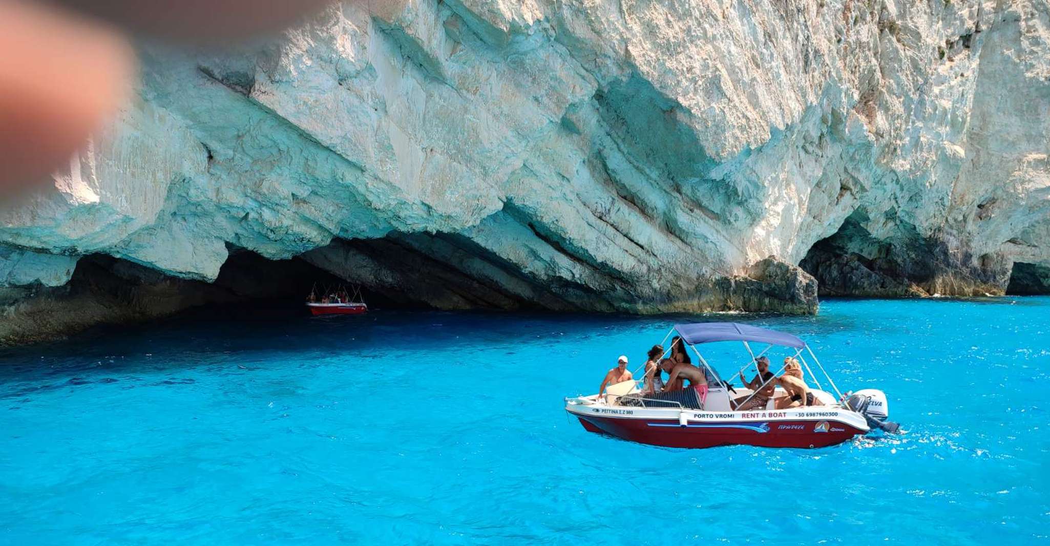 Shipwreck and Caves private boat rental - Housity
