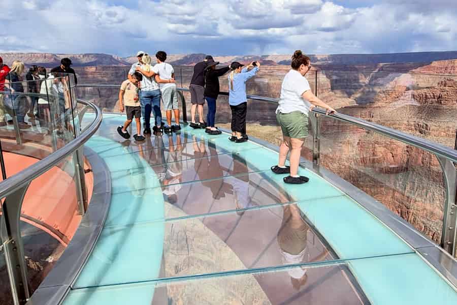 Las Vegas: Tour zum Grand Canyon West Rim und Joshua-Tree-Nationalpark. Foto: GetYourGuide Las Vegas: Tour zum Grand Canyon West Rim und Joshua-Tree-Nationalpark. Foto: GetYourGuide