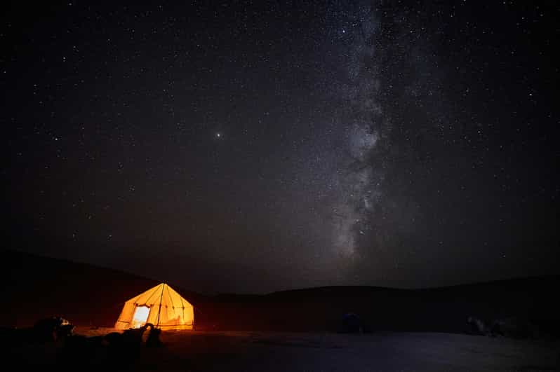 Merzouga : expérience de camping dans le désert sauvage sous les étoiles - bivouac