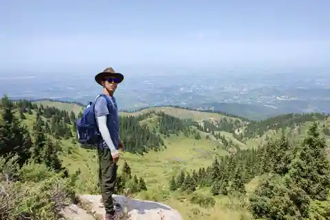 Three Brothers Peak e Kok Zhailyau: il sentiero verso le nuvole