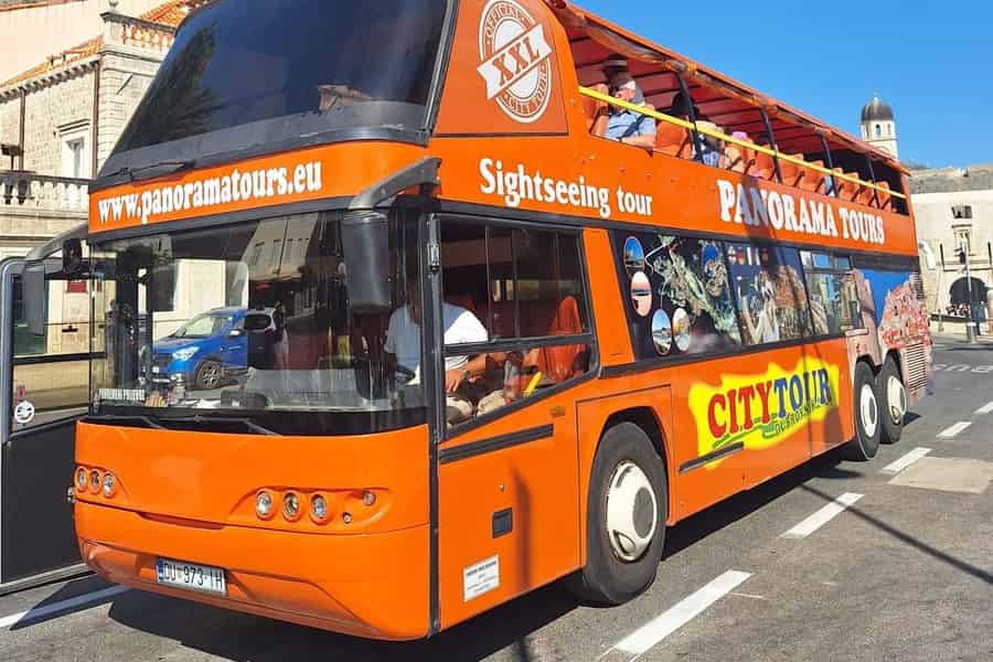 Dubrovnik: Stadt Hop On Hop Off Bus mit 3 Touroptionen. Foto: GetYourGuide