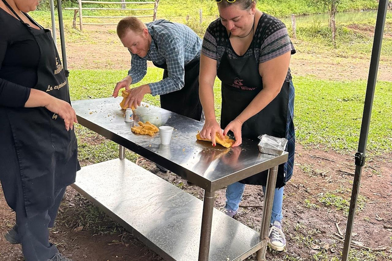 Corn, Cheese, and Mono en Bijao Experience in Boquete