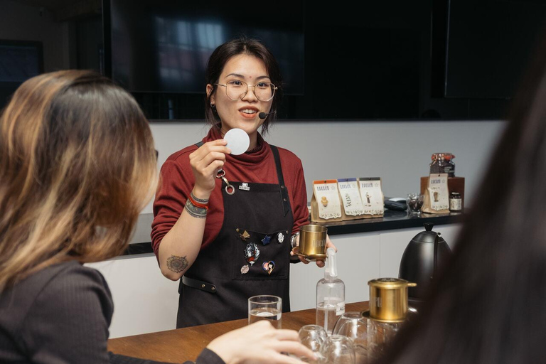 Volledige hands-on ontdekking van Vietnamese koffie en cultuur