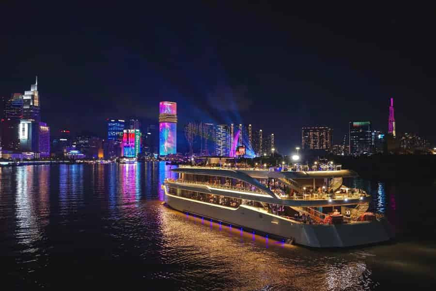 Luxuriöses Abendessen an Bord der Elite Cruise auf dem Saigon. Foto: GetYourGuide Luxuriöses Abendessen an Bord der Elite Cruise auf dem Saigon. Foto: GetYourGuide