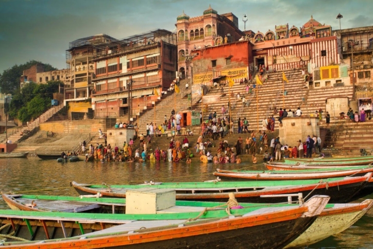 Ganga Ghat Arti con Café en el Tejado Cerca del Ganges