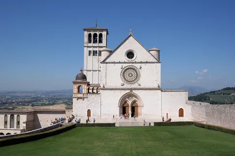 Escursione di un piccolo gruppo in Toscana e Assisi da Roma con il vino