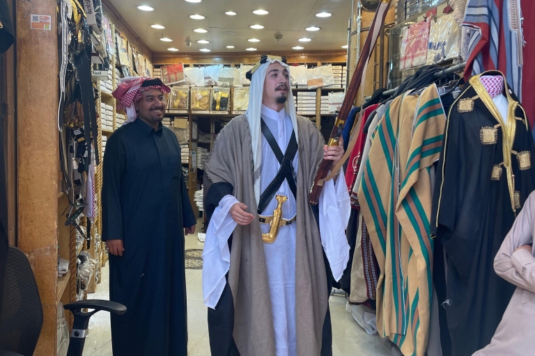 Riad: Explora el casco antiguo para ver las tiendas locales y el café saudíExplora el casco antiguo de Riad para ver las tiendas locales y el café saudí