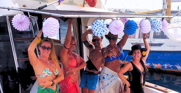 Marbella: Intimate Dolphin Sightseeing Tour on a Modern Yacht (Max. 8 People)