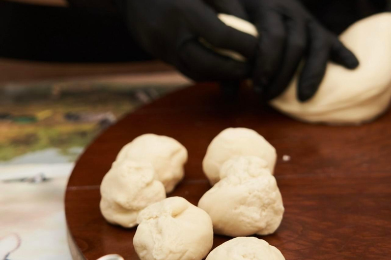 在Hani i Qerosit参加烹饪课，提供从贝拉特接送服务在Hani i Qerosit参加烹饪课程，提供从贝拉特接送服务