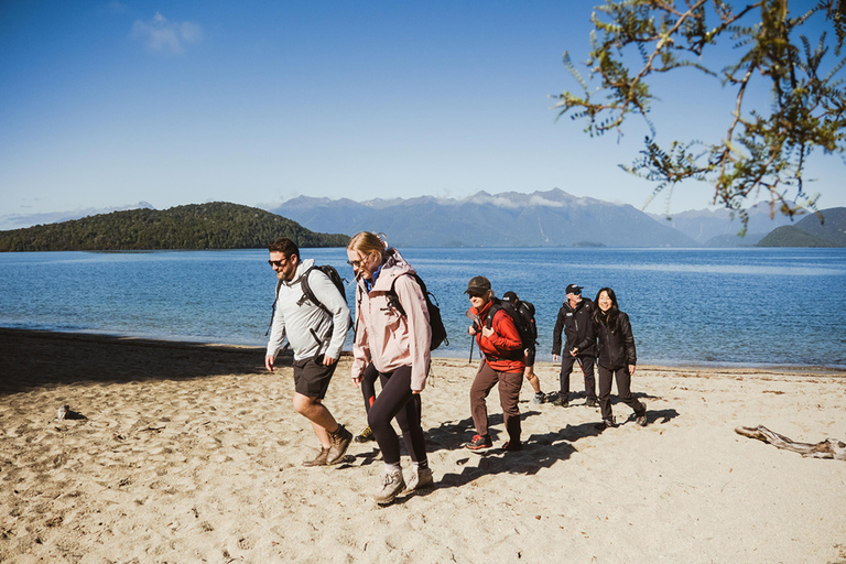 Te Anau: Jetbootfahrt &amp; geführte Wanderung auf dem Kepler Track