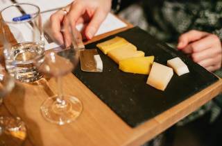 Amsterdam: Genieße eine holländische Käseverkostung mit Wein