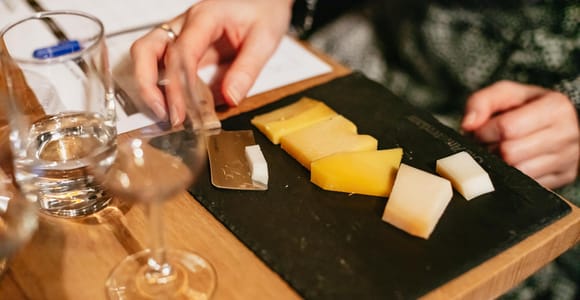 Amsterdam: Niederländische Käseverkostung mit Wein
