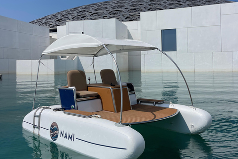 Abu Zabi: luksusowy rejs elektrycznym katamaranem do Luwru2-Seater Catamaran - 15 Minutes